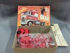 Snap Tite Cracker Jack Chevy Bison And Van Scale Model Kit And