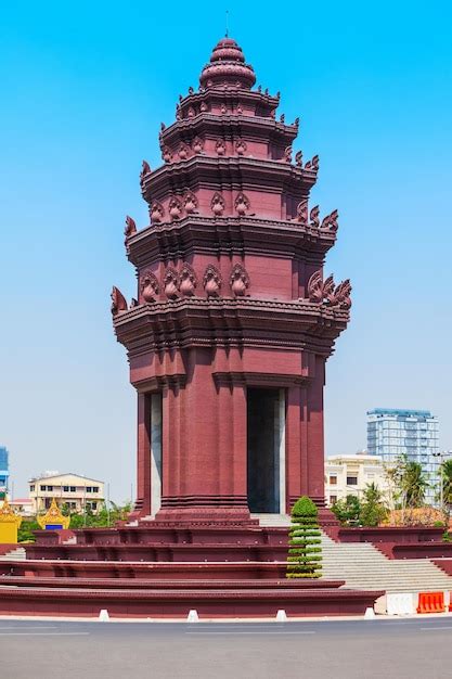 Premium Photo Independence Monument In Phnom Penh