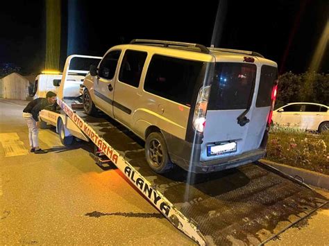 Alanya da yapılan trafik uygulamasında 22 araç trafikten men edildi