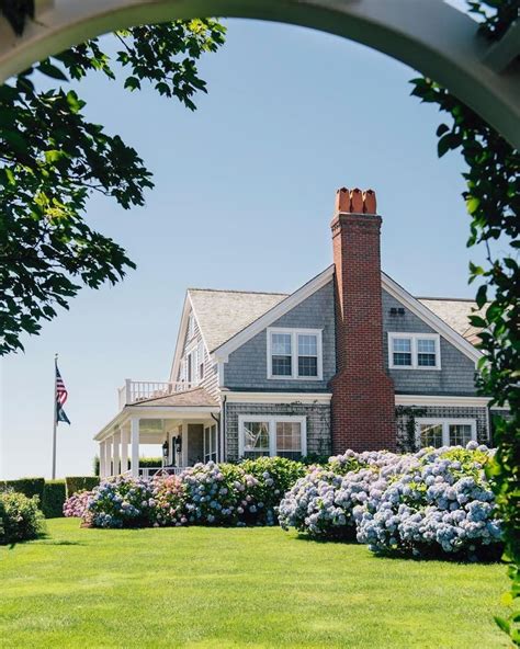 This Nantucket Home And Gorgeous Hydrangeas Are Such A Pretty Snapshot