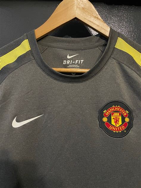 Mu Training Jersey Men S Fashion Activewear On Carousell