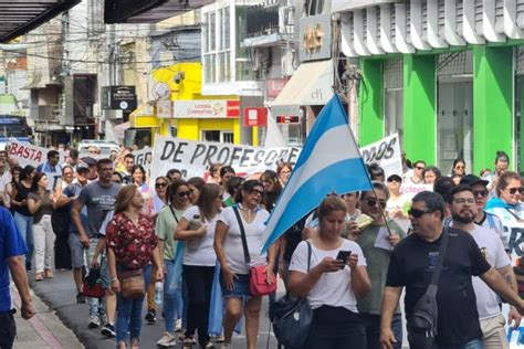 Lunes Amargo Para El Gobernador Paro Y Movilizaci N Docente En