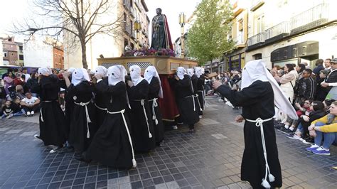 Semana Santa De Huesca La Vera Cruz Pone Buena Nota Al Santo Entierro