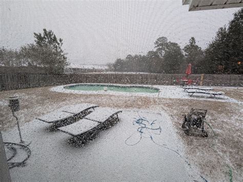 Watch: Snow falls in Florida
