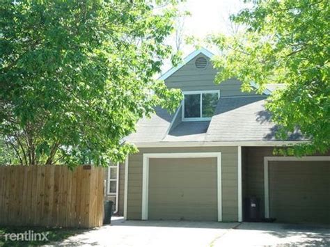 2303 Hawthorn Drive Lawrence Ks 66047 Townhouse For Rent In