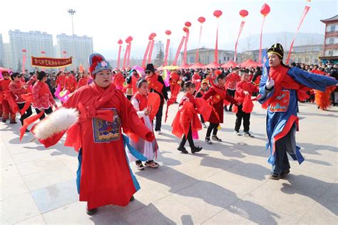 武山：锣鼓喧天庆佳节，秧歌展演闹元宵图 天水在线