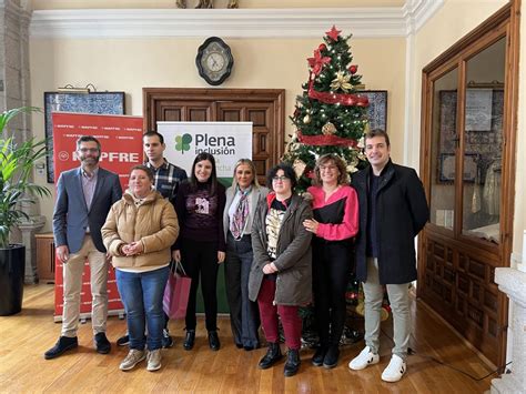 Ayuntamiento de Toledo Jóvenes con discapacidad intelectual recogen sus