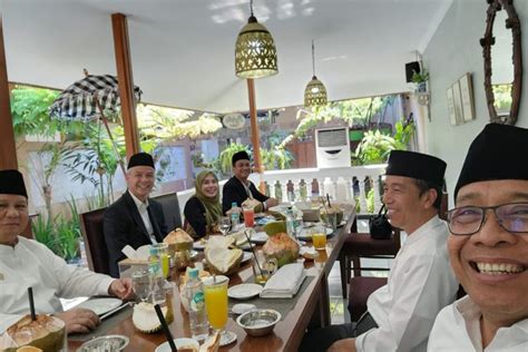 Foto Jokowi Prabowo Dan Ganjar Makan Siang Bersama Di Pekalongan