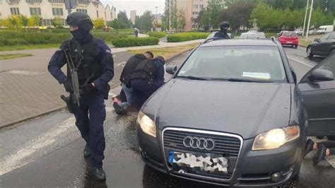 Płock Policjanci zatrzymali kierowcę audi W środku maczeta i przyrząd