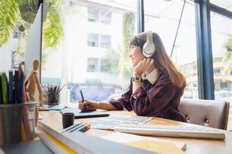 Premium Photo Female Design Professional Listening To Music While