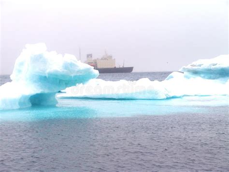 Ao Norte Dos Iceberg Do Permafrost Da Regi O Polar De R Ssia Foto De