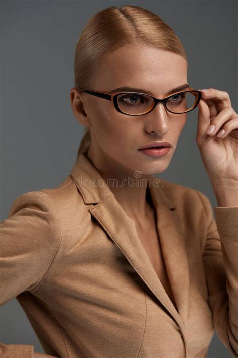 Female Eyeglasses Beautiful Woman In Fashion Glasses Eyewear Stock Image Image Of Eyecare