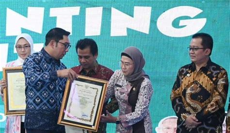 Pemkab Indramayu Raih Penghargaan Setelah Turunkan Persen Angka