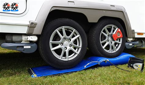 Video Fitting Axle Wheel Locks To A Twin Axle Caravan Caravan Guard