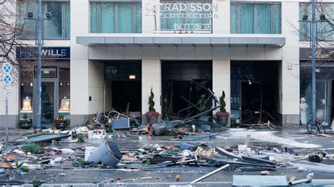 Massive Aquarium At Berlin Hotel Bursts Injuring 2 And Causing Loss Of