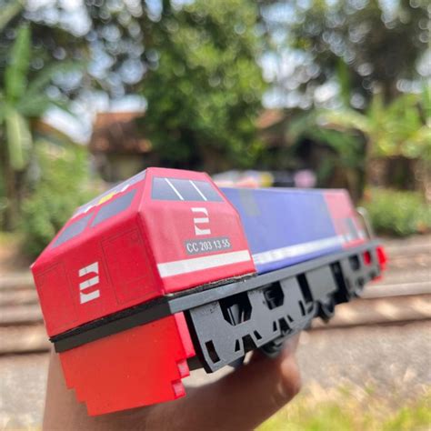 Jual Miniatur Kereta Api Lokomotif Cc Perumka Full Akrilik Mesin