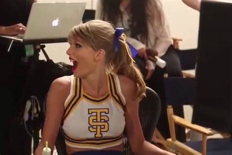 Shake It Off outtakes. | Taylor swift kiss, Taylor swift, Taylor