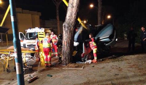 Grave Incidente Stradale A Latina Scalo Feriti Due Giovani Di 30 Anni