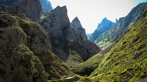 Le N Alberga El Pueblo M S Alto De Los Picos De Europa