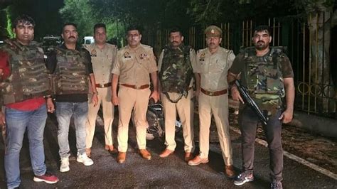 Agra Encounterआधीरात को पुलिस की मुठभेड़ 50 हजार का इनामी गिरफ्तार