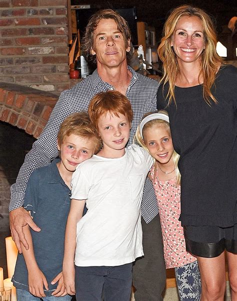 Julia Roberts And Danny Moder 11 Celebrity Parents Who Have Twins