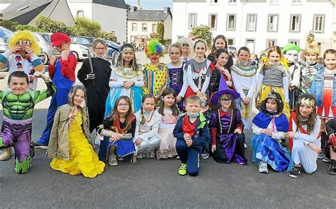 Carnaval Multicolore L Cole Saint Joseph De Pleyben Le T L Gramme