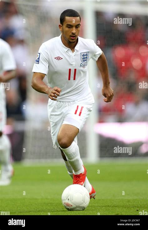 THEO WALCOTT ENGLAND & ARSENAL FC WEMBLEY STADIUM LONDON ENGLAND 10 ...