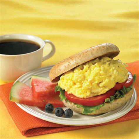 Easy Scrambled Egg Bagel - Smucker's®