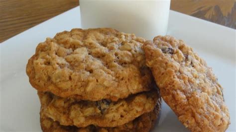 New Vanishing Oatmeal Raisin Cookies Recipe