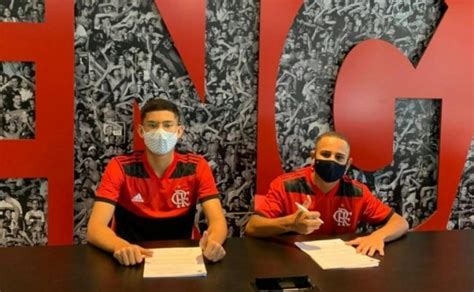 Flamengo Contrata Volante E Zagueiro Do Atl Tico Go