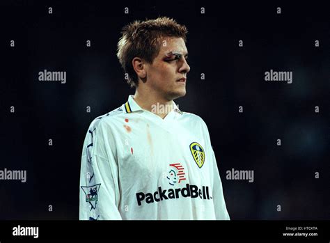 JONATHAN WOODGATE LEEDS UNITED FC 09 November 1999 Stock Photo - Alamy