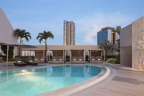 Four Seasons Hotel Singapore Pool Pictures & Reviews - Tripadvisor