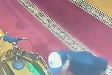 Fakta Fakta Bule Australia Yang Ludahi Imam Masjid Di Bandung Sudah