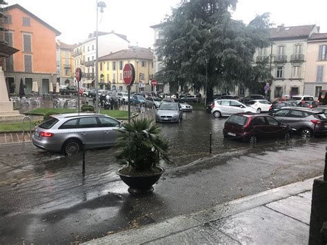 Violento Temporale Si Abbatte Su Monza Strade Allagate Foto E Video