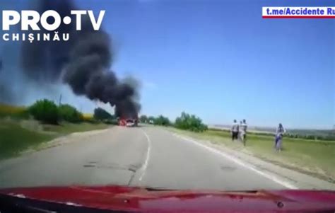 Incendiu pe un drum național Un automobil a fost cuprins de flăcări