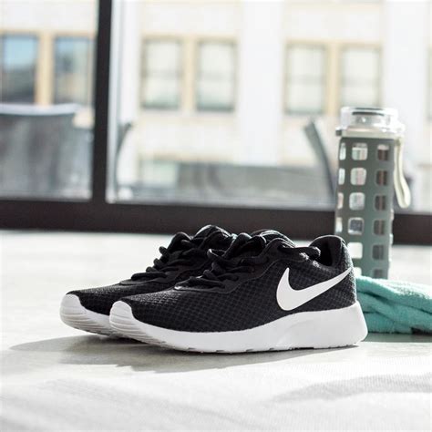 Tenis Nike Tanjun Negro Hombre En Mercado