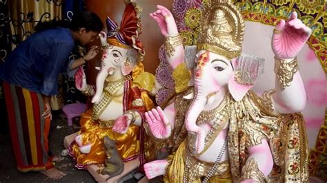 Ganpati Bappa Sit In Pandals And Homes On Ganesh Chaturthi Amar Ujala