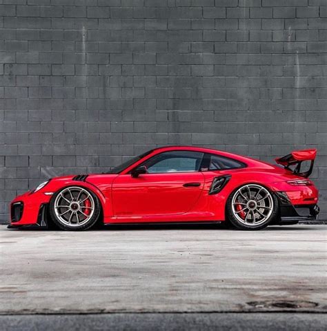 A stunning Porsche 911 in Red : r/Porsche