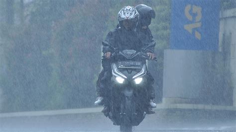 Movilidad Tips Para Conducir Motocicleta En Lluvia Unotv