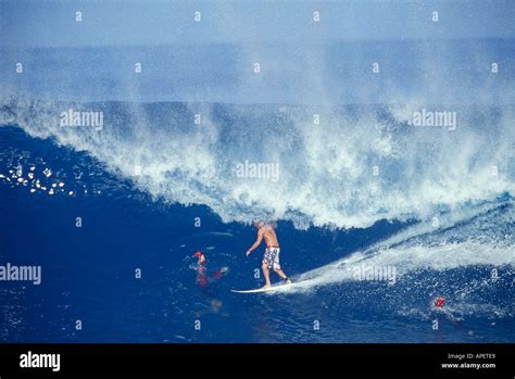 WORLD CHAMPION ANDY IRONS SURFING ACTION Stock Photo - Alamy