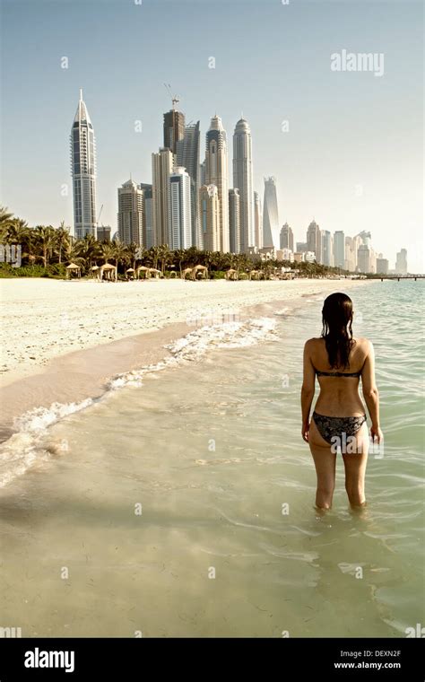 Dubai Beach Woman Stock Photos Dubai Beach Woman Stock Images Alamy