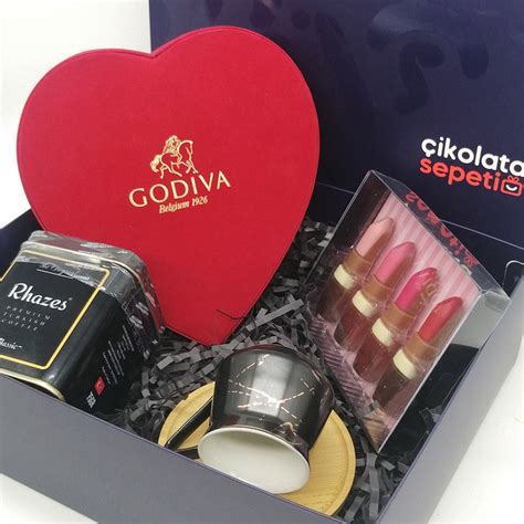 Godiva Aşk Kutusu Çikolata Sepeti