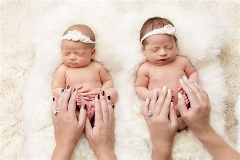 Sisters Who Gave Birth 20 Minutes Apart Celebrate Their Daughters 1st