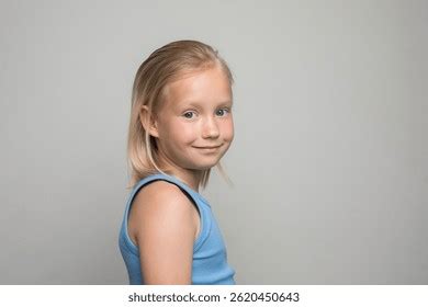 Jeune fille blonde résultats millions dimages libres de droits