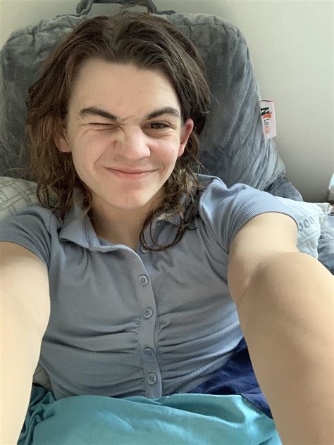 Hot Enby Summer Begins R Androgynoushotties