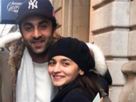 10 Times Ranbir Kapoor Alia Bhatts Pda Moments Caught On Camera