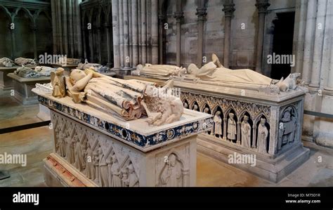 Basilique De Saint Denis Gisant N Cropole Des Rois De France Ile De