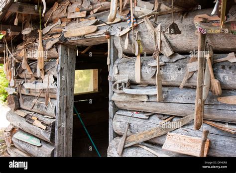 Trappers Cabin Hi Res Stock Photography And Images Alamy