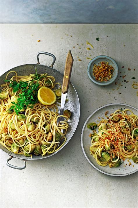 Spaghetti Met Geroosterde Spruitjes Delicious Magazine