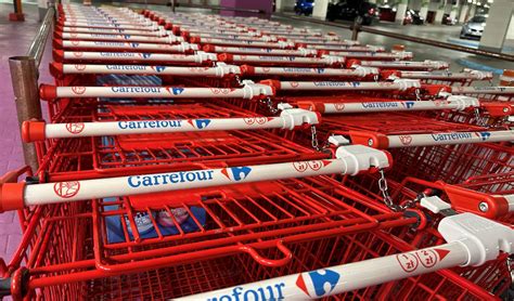 Carrefour Polska W Tarapatach Kurczy Si Sprzeda I Liczba Sklep W